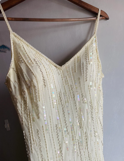 Verträumtes weißes Meerjungfrauen-Abendkleid mit Perlen und 3D-Blütenblättern Pailletten P4181