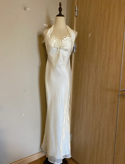Elegantes weißes Meerjungfrauen-Abendkleid aus Satin mit Neckholder P4185