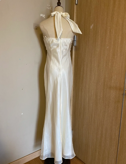 Elegantes weißes Meerjungfrauen-Abendkleid aus Satin mit Neckholder P4185