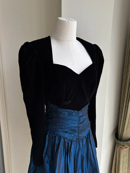 Vintage Schwarz Und Blau A-Linien Langärmeliges Samt- Und Satin-Abschlussballkleid Abendkleid P4187