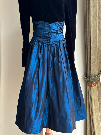 Vintage Schwarz Und Blau A-Linien Langärmeliges Samt- Und Satin-Abschlussballkleid Abendkleid P4187