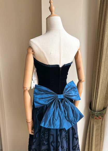 Retro blau-schwarzes A-Linien-Neckholder-Kleid mit Schleife, Jacquard-Samt, langes Ballkleid Abendkleid P4189