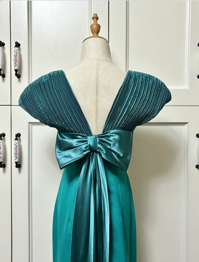 Elegantes, tailliertes, langes Satin-Ballkleid in Teal mit Schleife Abendkleid P4191