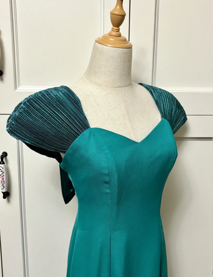 Elegantes, tailliertes, langes Satin-Ballkleid in Teal mit Schleife Abendkleid P4191