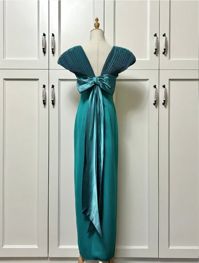Elegantes, tailliertes, langes Satin-Ballkleid in Teal mit Schleife Abendkleid P4191