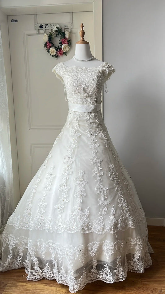 Vintage Court White Round Neck Lace Embroidered Train Ball Gown Wedding Dress P4201