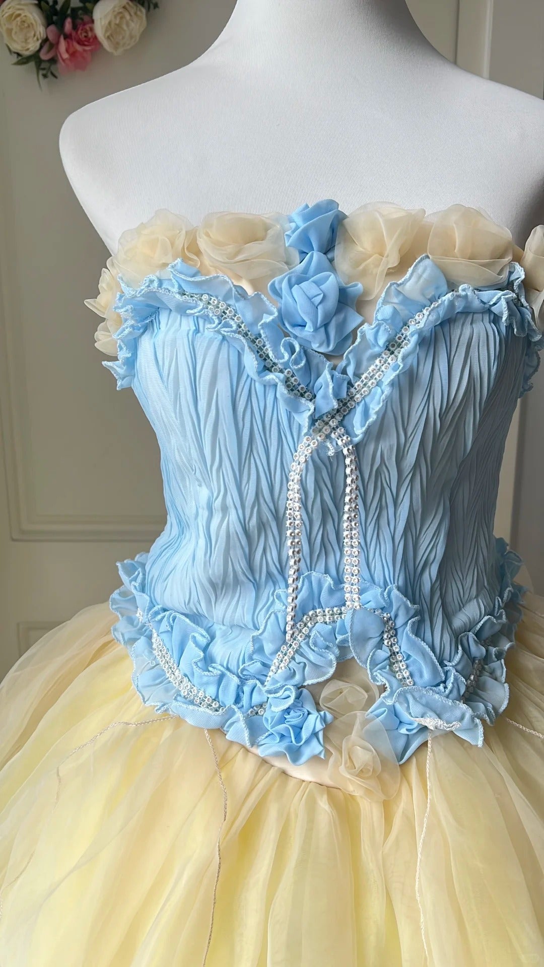 Verträumtes blau-gelbes Color-Blocked trägerloses Tüll-Ballkleid Abendkleid Sweet 16 Kleid P4204