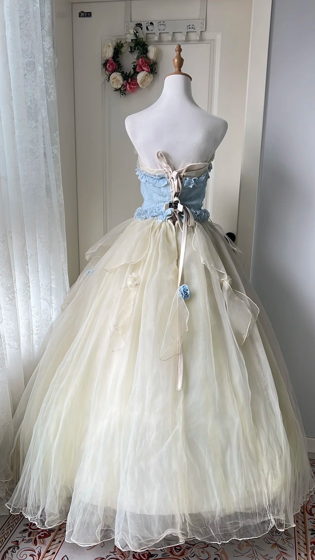 Verträumtes blau-gelbes Color-Blocked trägerloses Tüll-Ballkleid Abendkleid Sweet 16 Kleid P4204