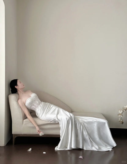 Elegantes weißes Meerjungfrauen-Brautkleid mit Herzausschnitt aus Spitze und Satin, lang, P4021