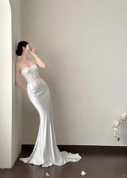 Elegantes weißes Meerjungfrauen-Brautkleid mit Herzausschnitt aus Spitze und Satin, lang, P4021