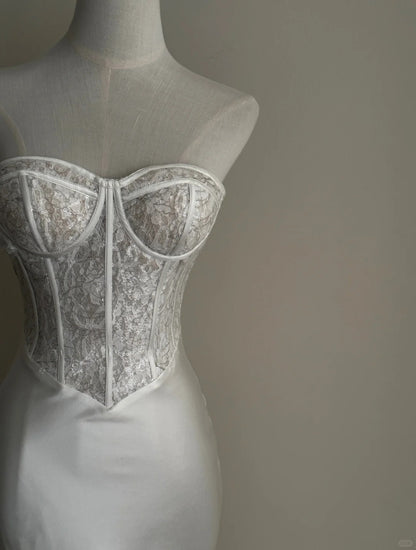 Elegantes weißes Meerjungfrauen-Brautkleid mit Herzausschnitt aus Spitze und Satin, lang, P4021