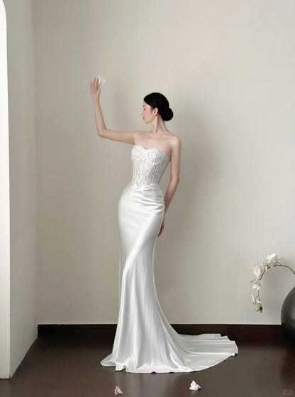 Elegantes weißes Meerjungfrauen-Brautkleid mit Herzausschnitt aus Spitze und Satin, lang, P4021