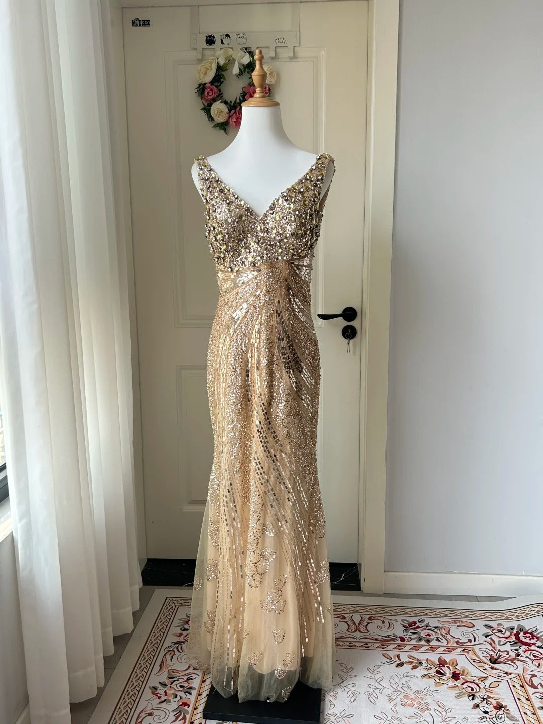 Luxuriöses goldenes V-Ausschnitt Meerjungfrau Pailletten langes Ballkleid Abendkleid P4211