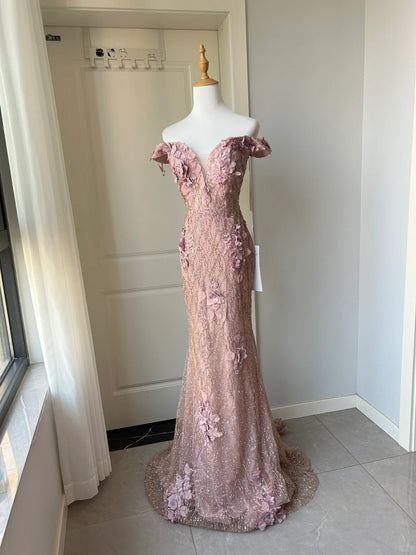 Elegantes rosa Meerjungfrau-Abendkleid mit 3D-Blumen und Pailletten, schulterfrei, P4212