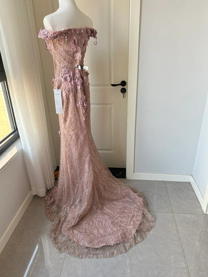 Elegantes rosa Meerjungfrau-Abendkleid mit 3D-Blumen und Pailletten, schulterfrei, P4212