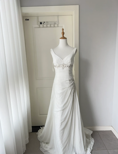 Elegantes weißes, perlenbesetztes Chiffon-Abendkleid mit tiefem V-Ausschnitt P4213