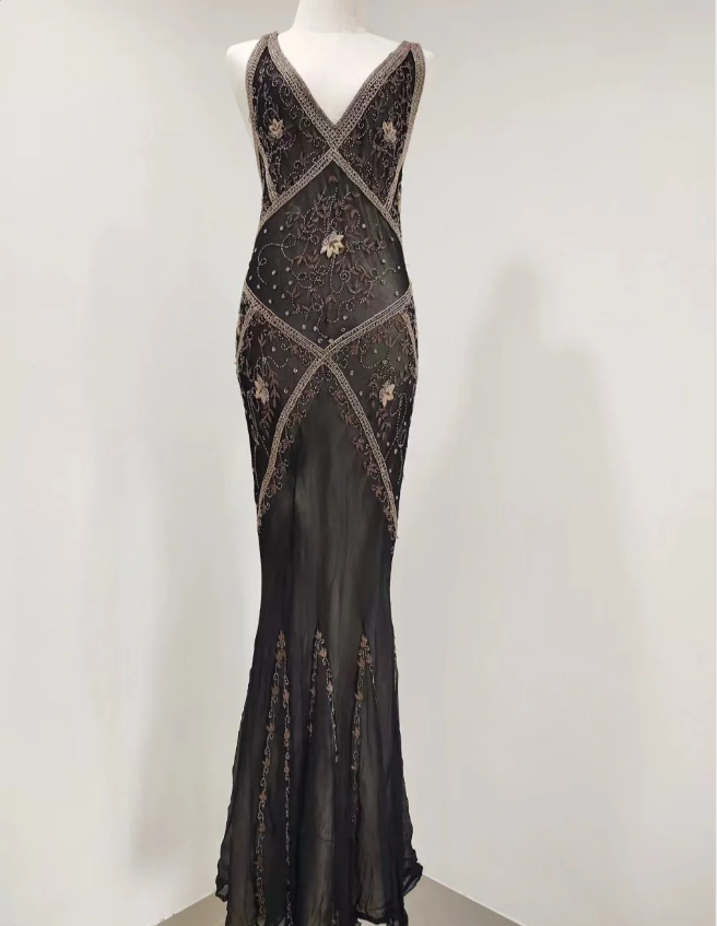 Vintage schwarzes Meerjungfrau-V-Ausschnitt rückenfreies Perlen besticktes Chiffon langes Ballkleid Abendkleid P4215