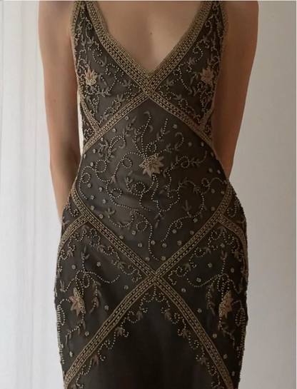 Vintage schwarzes Meerjungfrau-V-Ausschnitt rückenfreies Perlen besticktes Chiffon langes Ballkleid Abendkleid P4215