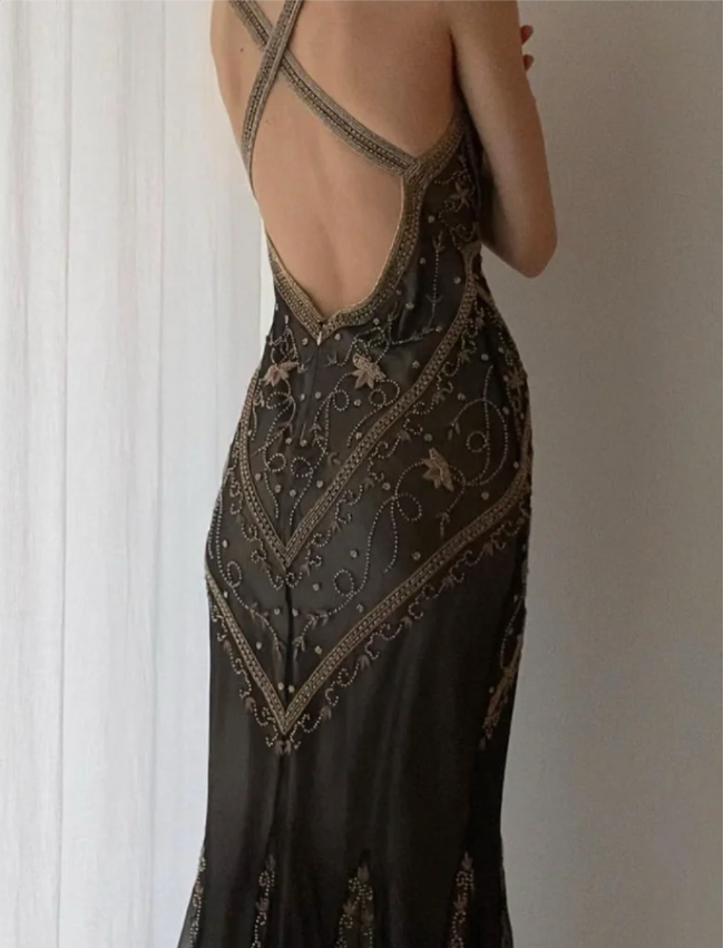 Vintage schwarzes Meerjungfrau-V-Ausschnitt rückenfreies Perlen besticktes Chiffon langes Ballkleid Abendkleid P4215