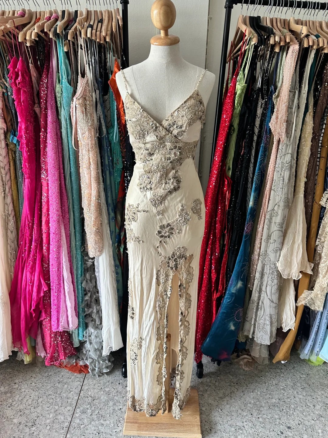 Vintage elfenbeinfarbenes Meerjungfrauen-Abendkleid mit Spaghettiträgern, V-Ausschnitt, Spitze, Schlitz und Satin, langes Ballkleid, Abendkleid P4221