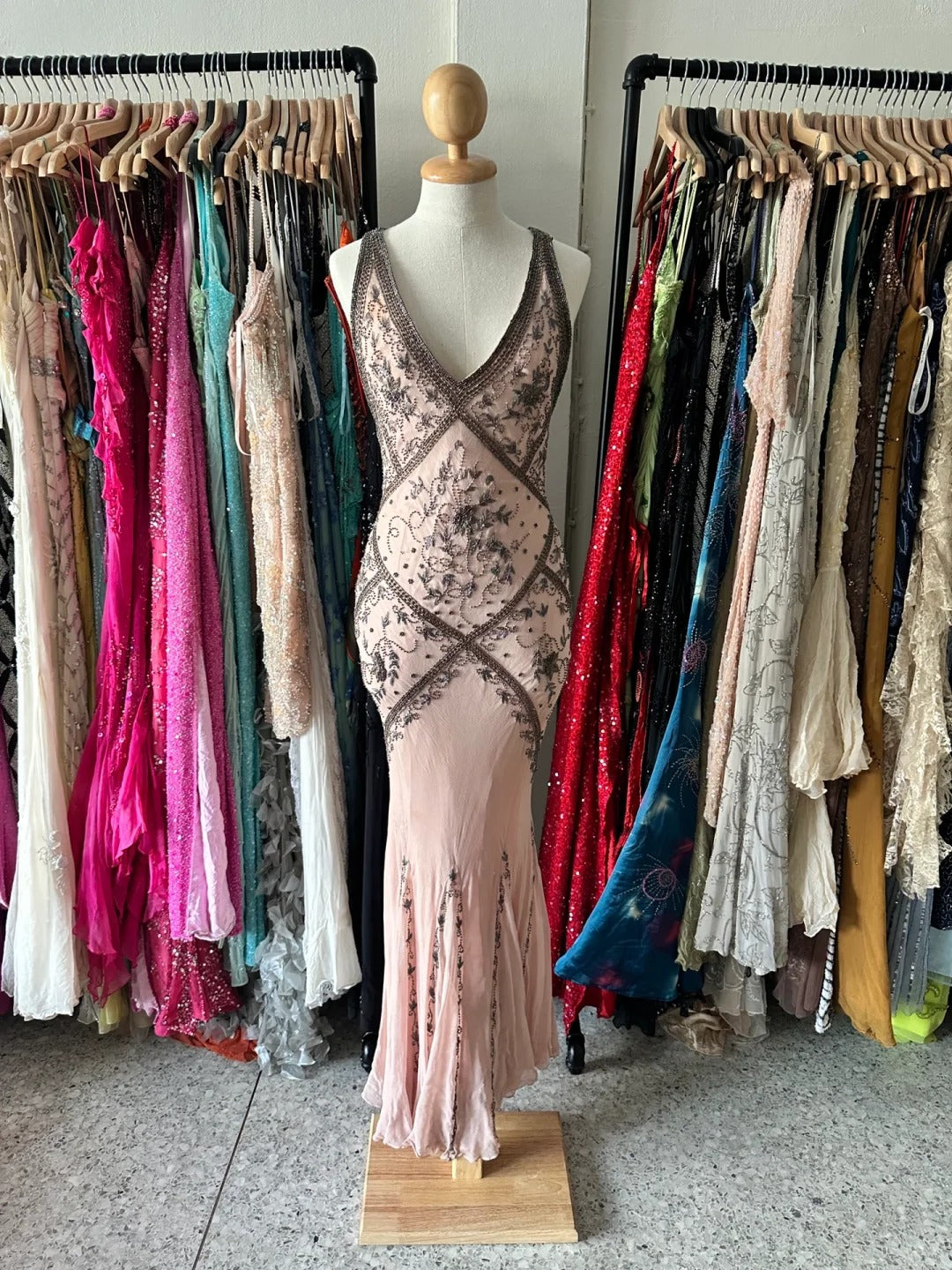 Retro Rosa Meerjungfrau Ärmelloses V-Ausschnitt Perlen Chiffon Langes Ballkleid Abendkleid P4222