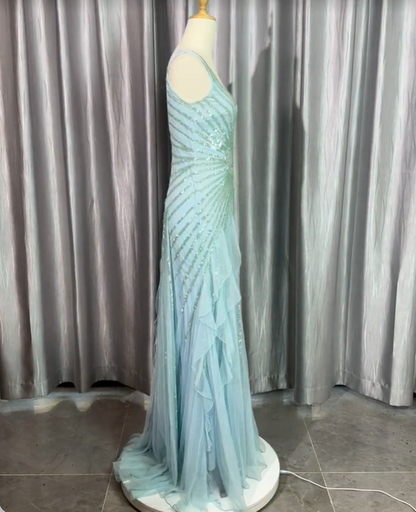 Wunderschönes hellblaues, V-förmiges, gerüschtes, paillettenbesetztes Chiffon-Abendkleid P4224