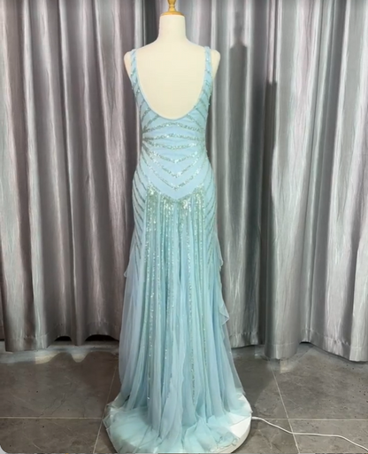 Wunderschönes hellblaues, V-förmiges, gerüschtes, paillettenbesetztes Chiffon-Abendkleid P4224