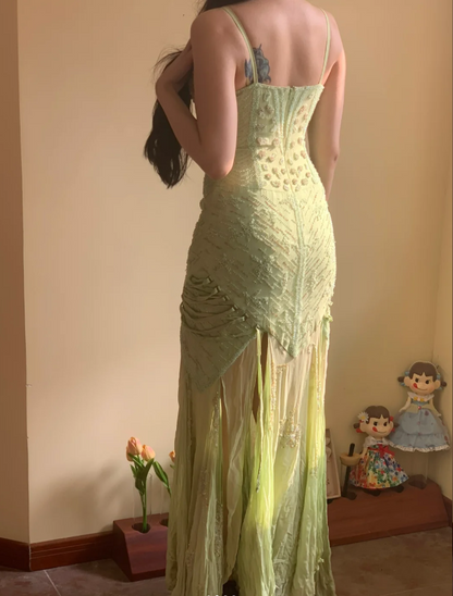 Wunderschönes grünes Meerjungfrauen-Abendkleid mit Perlenstickerei, Trägern, Schlitz und Chiffon P4226