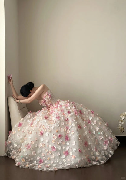 Süßes rosa-weißes, schulterfreies Ballkleid mit 3D-Blumen aus Tüll für Hochzeiten P4023