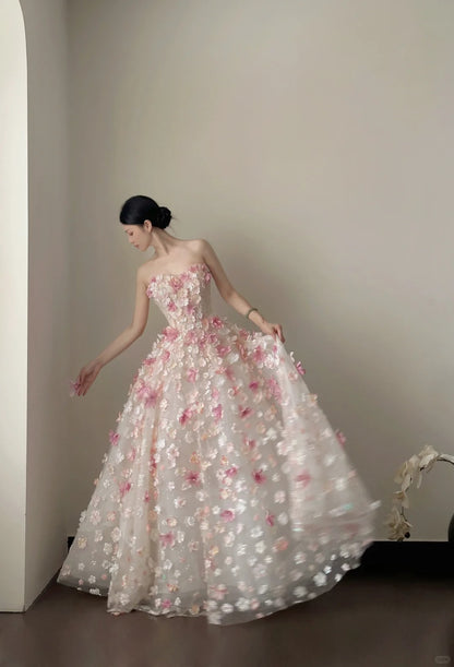 Süßes rosa-weißes, schulterfreies Ballkleid mit 3D-Blumen aus Tüll für Hochzeiten P4023
