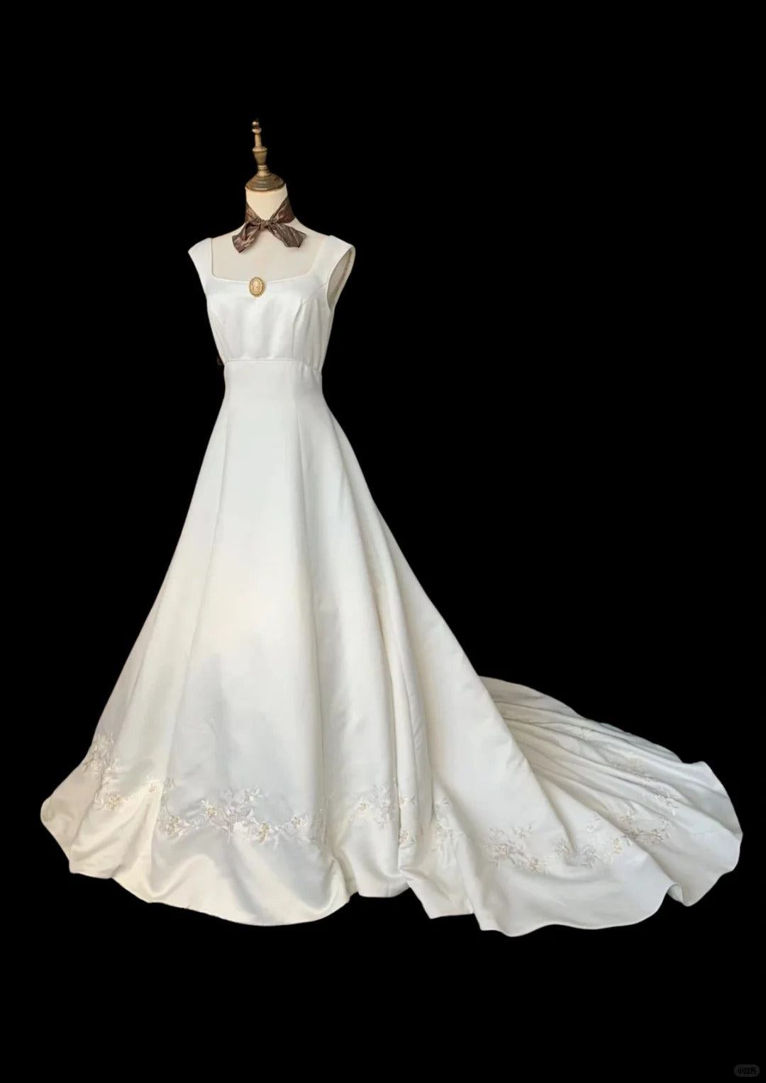 Vintage Elegant Ivory Square Neck Embroidered Satin Train Prom Dress Wedding Dress P4232