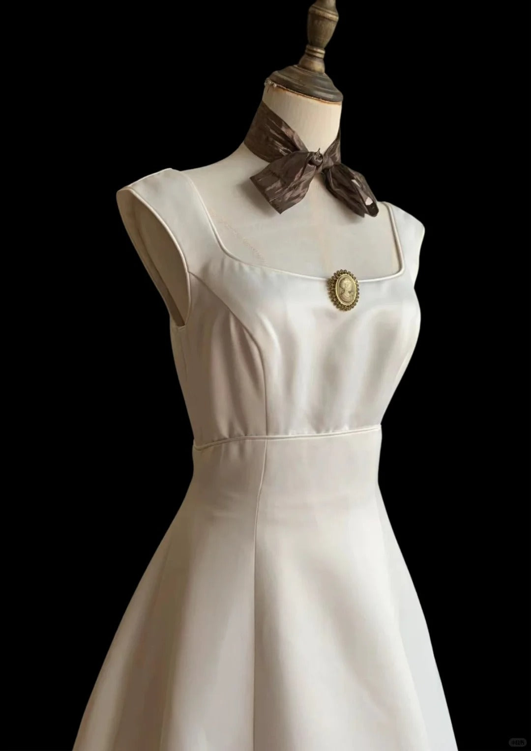 Vintage Elegant Ivory Square Neck Embroidered Satin Train Prom Dress Wedding Dress P4232