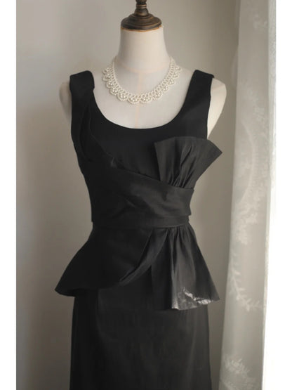 Elegantes schwarzes plissiertes U-Boot-Ausschnitt Meerjungfrauen-Abendkleid aus Satin P4234