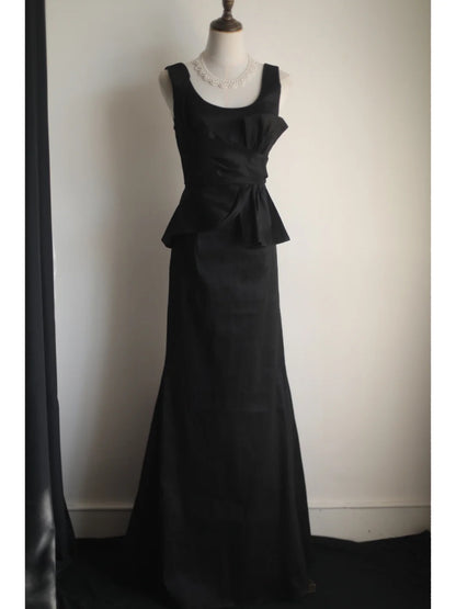 Elegantes schwarzes plissiertes U-Boot-Ausschnitt Meerjungfrauen-Abendkleid aus Satin P4234