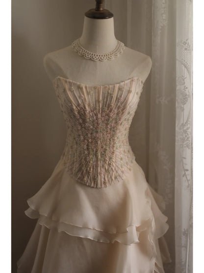 Süßes rosafarbenes trägerloses A-Linien-Abendkleid aus Chiffon mit Perlen und Stufen P4235