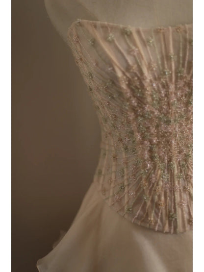 Süßes rosafarbenes trägerloses A-Linien-Abendkleid aus Chiffon mit Perlen und Stufen P4235