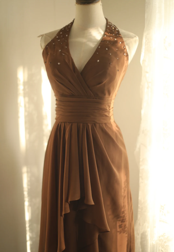 Elegantes braunes A-Linien-Chiffon-Abendkleid mit Neckholder P4238