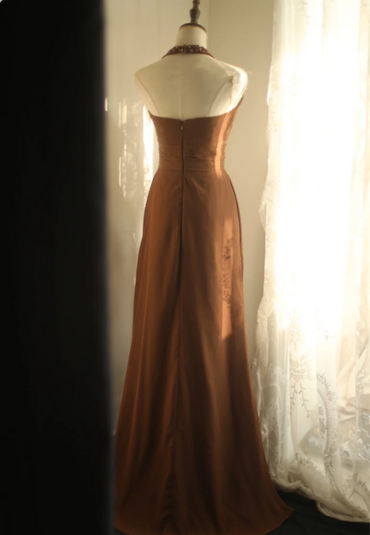 Elegantes braunes A-Linien-Chiffon-Abendkleid mit Neckholder P4238