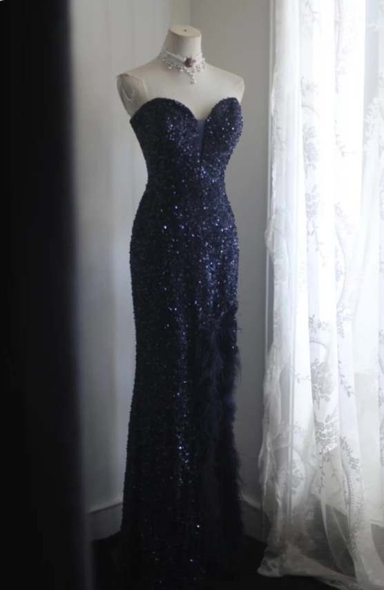 Elegantes marineblaues Meerjungfrau-Abendkleid aus plissiertem Satin P4236