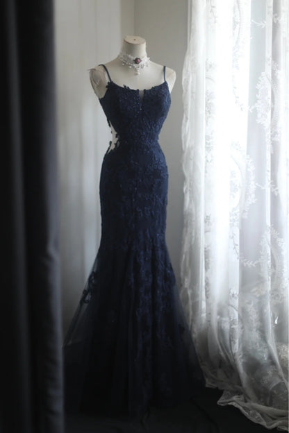 Elegantes dunkelblaues Meerjungfrauen-Abendkleid mit Spaghettiträgern, Spitze, lang, P4243