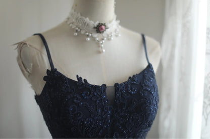 Elegantes dunkelblaues Meerjungfrauen-Abendkleid mit Spaghettiträgern, Spitze, lang, P4243