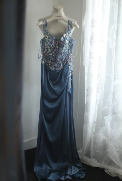 Wunderschönes blaues schulterfreies, paillettenbesetztes langes Ballkleid Abendkleid aus Satin mit 3D-Blumenmuster P4245