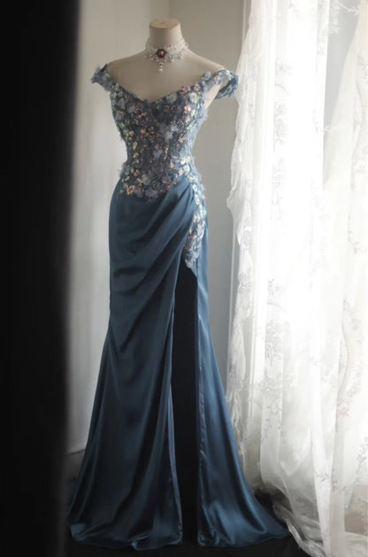 Wunderschönes blaues schulterfreies, paillettenbesetztes langes Ballkleid Abendkleid aus Satin mit 3D-Blumenmuster P4245