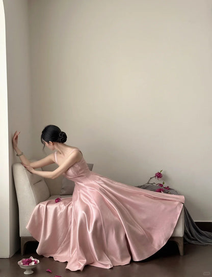Elegantes rosafarbenes A-Linien-Abendkleid aus Satin mit eckigem Ausschnitt und Spaghettiträgern P4025