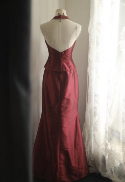Vintage burgunderrotes Neckholder-Meerjungfrauen-Satin-Kleid für Abschlussball und Abend P4250