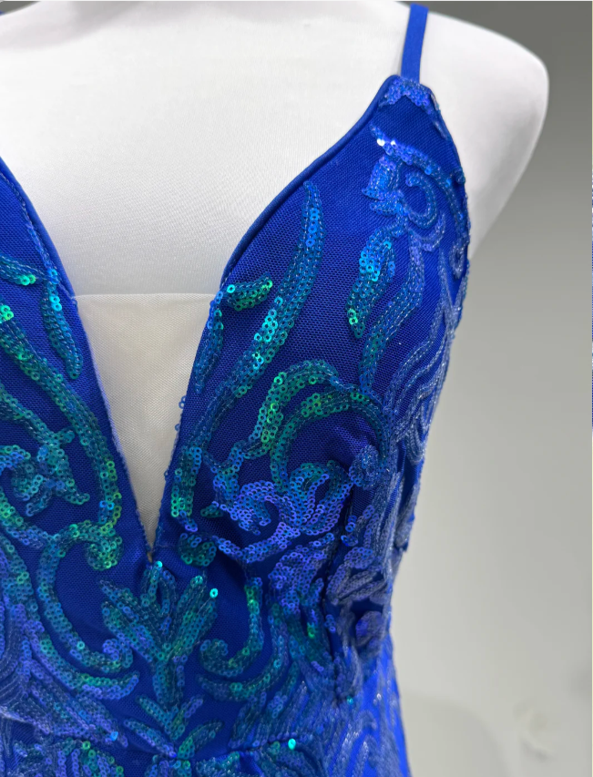 Luxuriöses königsblaues Meerjungfrauen-Abendkleid mit V-Ausschnitt und Pailletten P4251