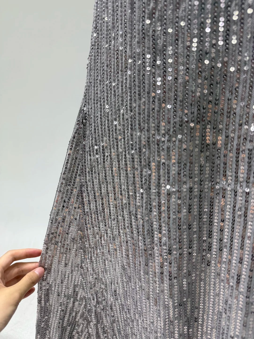 Elegantes graues Meerjungfrau-Abendkleid mit V-Ausschnitt und Pailletten, langes Ballkleid P4252