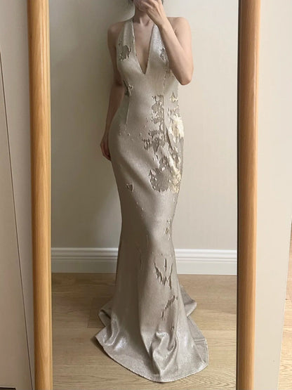 Elegantes Meerjungfrau-Abendkleid mit Neckholder, tiefem V-Ausschnitt und Pailletten P4255