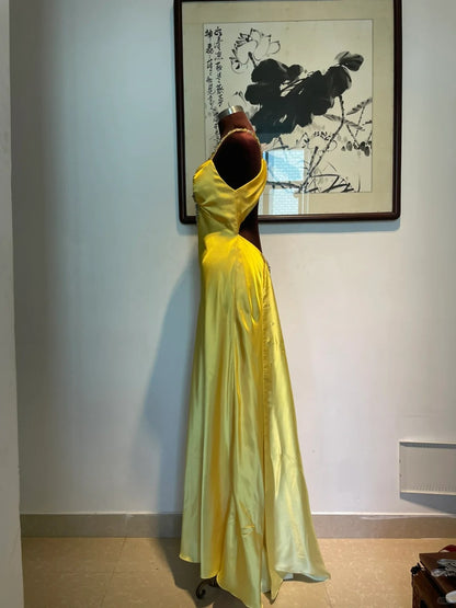Robe de soirée longue de bal en satin jaune ajustée vintage à licou Robe de demoiselle d'honneur P4266