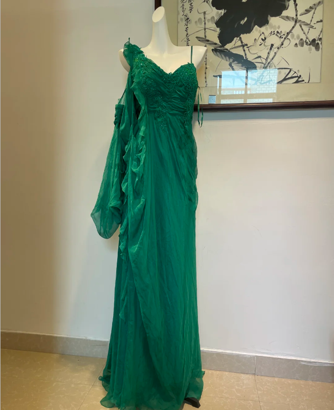Elegantes grünes langes Abendkleid aus Chiffon mit tiefem V-Ausschnitt P4272